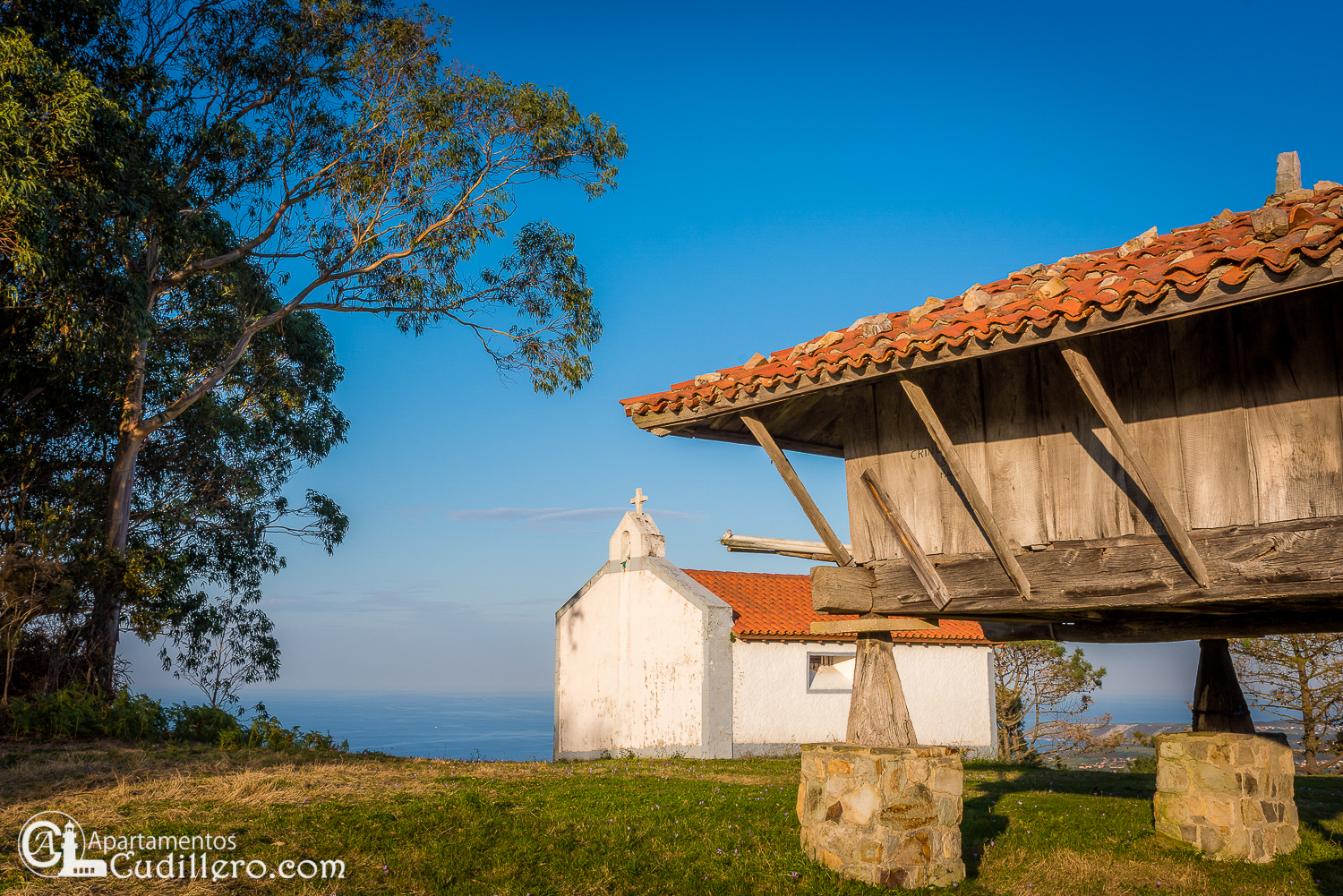 horreo, ermita, monte en Cudillero, mirador de Asturias, mirador del Cantábrico, vacaciones asturias a, escapada a Cudillero