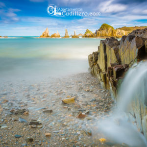 Cascada en playa de Gueirúa Cascada en playa de Gueirúa en Cudillero, Turismo Asturias ,Vacaciones , excursión