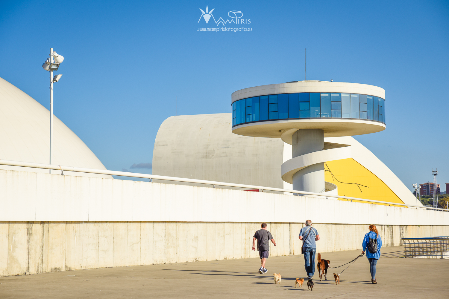 Centro Niemeyer, Avilés. Apartamentos Cudillero. Asturias